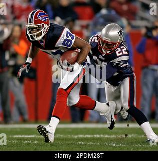 Buffalo Bill Lee Evans models this seasons 50th season celebration throwback  jersey Thursday night at St. John Fisher College in Rochester, NY (Credit  Image: © Michael Johnson/Southcreek Global/ZUMApress.com Stock Photo - Alamy