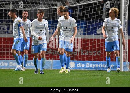 Munich, Germany. 30th Jan, 2023. Soccer: 3rd league, TSV 1860 Munich - Dynamo  Dresden, Matchday 20, Stadion an der Grünwalder Straße. Fynn-Luca  Lakenmacher (l) of Munich and Tim Knipping of Dresden fight