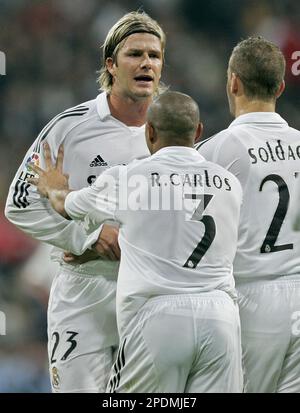 DAVID BECKHAM AND ROBERTO CARLOS. ENGLAND V BRAZIL JAPAN WORLD CUP ...