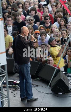 Peter Garrett, Australian Labor Party minister and vocalist with politically motivated rock group Midnight Oil, speaking at the Rockin' 4 Rights concert at Sydney Cricket Ground to a 40,000-strong crowd protesting the Liberal (conservative) government’s Industrial Relations policies and changes to workplace laws. A protest march through the streets of Sydney’s city centre preceded the concert. Sydney, Australia. 22.04.07. Stock Photo