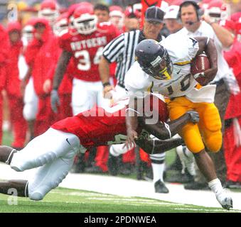 West Virginia's Steve Slaton (10) runs away from East Carolina's