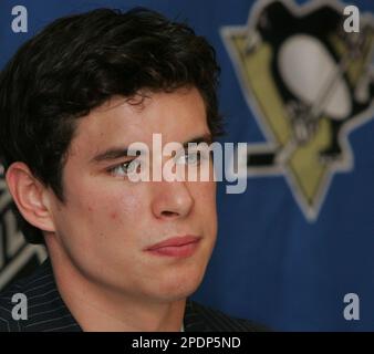 NHL top draft pick Sidney Crosby of Nova Scotia, smiles as he puts on the  Pittsburgh Penguins jersey at the NHL entry draft in Ottawa Saturday, July  30, 2005. (AP PHOTO/CP, Jonathan