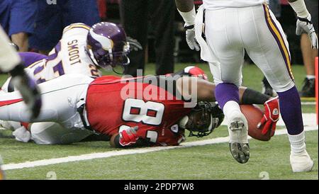 Atlanta Falcons' Alge Crumpler (83) looks back as he runs for a 30-yard  touchdown in the fourth quarter of the Falcons' 20-13 win over the Carolina  Panthers in an NFL football game