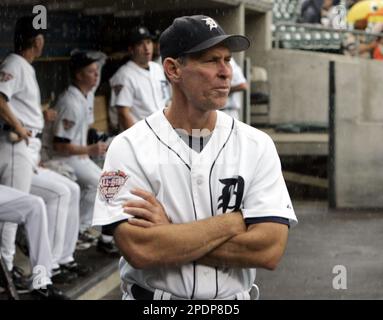 Detroit Tigers pitching coach Bob Cluck, left, reaches out to