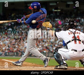 Houston Astros' Brad Ausmus swings the bat against the Pittsburgh Pirates  in Major League baseball Thursday, Aug. 10, 2006 in Houston. (AP Photo/Pat  Sullivan Stock Photo - Alamy