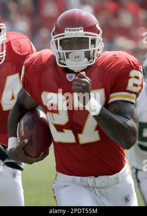 Kansas City Chiefs running back Larry Johnson (27) scrambles for yardage  during the Chargers 37-7 victory over the Chiefs at Arrowhead Stadium in  Kansas CIty, Missouri. (Credit Image: © Jacob Paulsen/Southcreek  Global/ZUMApress.com Stock Photo