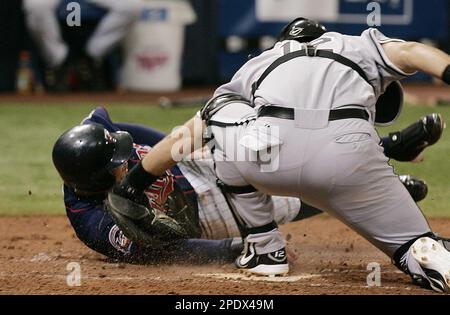 Chicago White Sox pitcher Bobby Jenks against the Minnesota Twins in a  baseball game Thursday, Aug. 19, 2010 in Minneapolis. (AP Photo/Jim Mone  Stock Photo - Alamy