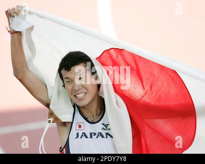 Japan s Yuki Yamazaki holds the Japanese flag after finishing