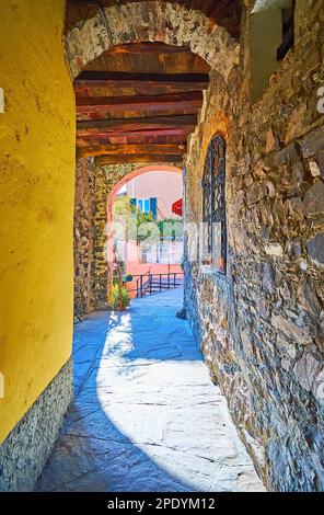 The narrow arched pass under the medieval house in old village of Gandria, Ticino, Switzerland Stock Photo