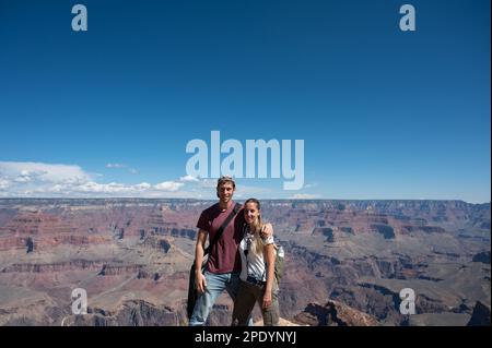 Young happy travelers couple in the grand canyon Stock Photo
