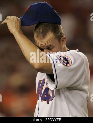 New York Mets closer Braden Looper clenches his teeth and rubs the