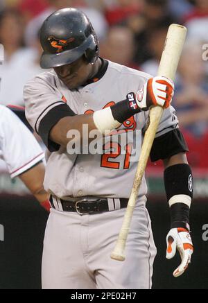 Anaheim Angels starter Bartolo Colon throws to the Chicago White Sox during  the first inning at Angel Stadium in Anaheim, Calif., Sunday, Sept. 12,  2004. (AP Photo/Chris Carlson Stock Photo - Alamy