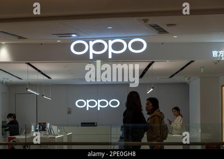 SHANGHAI, CHINA - MARCH 15, 2023 - Customers shop at an OPPO official authorized experience store in Shanghai, China, March 15, 2023. Stock Photo