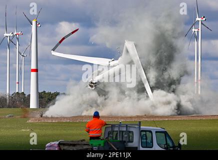 Jacobsdorf, Germany. 15th Mar, 2023. A new wind turbine is blown up due to construction defects. An identical wind turbine had collapsed in 2021 on the border between the Ruhr region and Münsterland. Four of these affected turbines are located here near Jacobsdorf. Due to serious damage to the concrete tower, the new wind turbine has now been blown up. The other three turbines are also being dismantled. Credit: Patrick Pleul/dpa/Alamy Live News Stock Photo