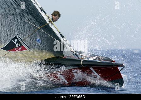 The Italian Luna Rossa Challenge sails the sixth race (Flight 6) of the Louis  Vuitton Cup, the challenge regatta of the America's Cup,Valencia, Spain, 25  April 2007. A challenger will first have