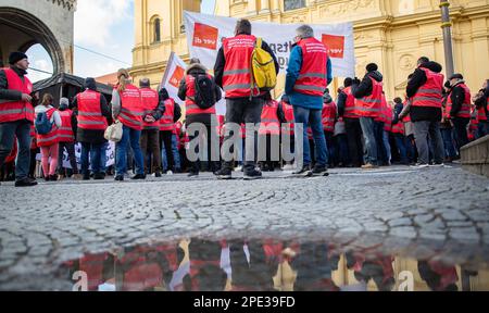 Munich, Germany. 15th Mar, 2023. On March 15, 2023 supported by the trade union Verdi hundreds of striking Sparkasse Bank workers from all over Bavaria gathered in Munich, Germany to emphasize their demands of 10.5% but at least 500 Euro higher wages. (Photo by Alexander Pohl/Sipa USA) Credit: Sipa USA/Alamy Live News Stock Photo