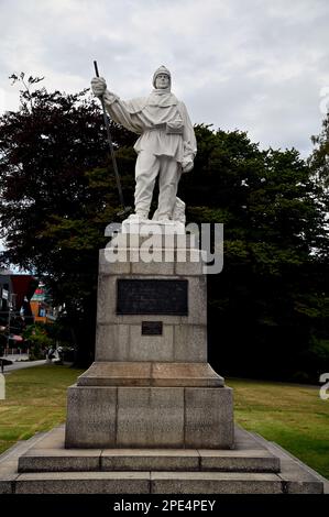 Statue of Robert Falcon Scott, Antarctic explorer,  in Central Christchurch, New Zealand. The statue was carved in marble by his widow Kathleen Scott Stock Photo