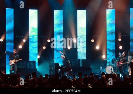 Coldplay (Will Champion) at Beacon Theatre Playing Viva La…