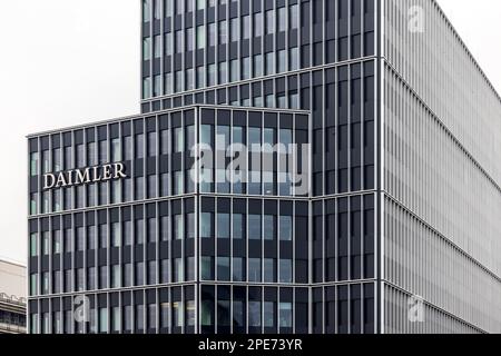 Headquarters of Mercedes Benz, Stuttgart Untertuerkheim, Baden-Wuerttemberg  Stock Photo - Alamy