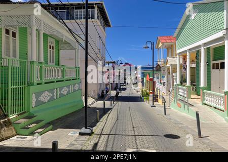 Colonial houses, Calle Duarte, chimney with exhaust fumes of the cruise ship Scarlet Lady, shipping company Virgin Voyages, in the port of Puerto Stock Photo