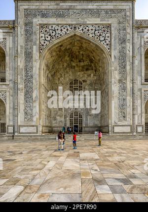 Arabic calligraphy engraved on the Taj Mahal entrance Stock Photo