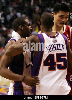 Phoenix Suns Steven Hunter, right, and Leandro Barbosa watch the final  seconds against the San Antonio Spurs during game two of their Western  Conference Finals Tuesday, May 24, 2005 at America West