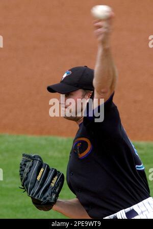 Arizona Diamondbacks starting pitcher Shawn Estes throws against the  Minnesota Twins June 7, 2005 in Phoenix, AZ. (UPI Photo/Will Powers Stock  Photo - Alamy