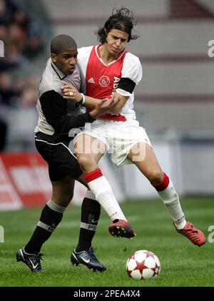 PSV Eindhoven's soccer player Ji-Sung Park of Korea, right and Hatem  Trabelsi of AFC Ajax, battle for the ball during their Dutch League soccer  match between Ajax Amsterdam and PSV Eindhoven at