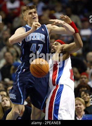 Utah Jazz' Andrei Kirilenko (47) dunks the ball over the head of Memphis  Grizzlies' Stromile Swift (4) and teammate Greg Ostertag during the first  half Friday, Jan 2, 2004, in Memphis, Tenn. (
