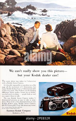 Kodak stereo camera advert in a Natgeo magazine July 1956 Stock Photo