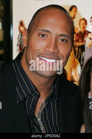 BE COOL (2005) DWAYNE JOHNSON (THE ROCK), VINCE VAUGHN, HARVEY KEITEL ...