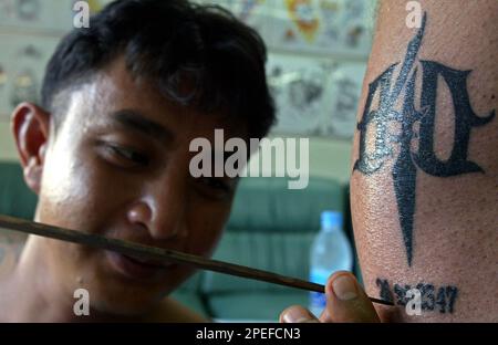 Patong Beach, Thailand-15th April 2017: A tourist getting a temporary tattoo.  Tattoos are becoming increasingly popular Stock Photo - Alamy