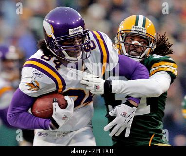 Oct. 17, 2010 - Minneapolis, Minnesota, United States of America -  Minnesota Vikings wide receiver Randy Moss #84 makes a catch during  warm-ups before the game against the Dallas Cowboys at Mall of America  Field. (Credit Image: © Marilyn Indahl