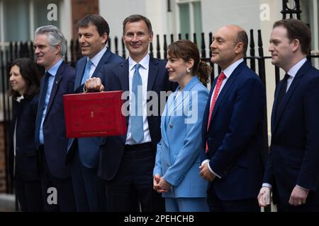 (230316) -- LONDON, March 16, 2023 (Xinhua) -- Chancellor of the Exchequer Jeremy Hunt (C) of the United Kingdom (UK) poses for photographs as he leaves 11 Downing Street to deliver his budget to Parliament, in London, Britain, on March 15, 2023. UK on Wednesday unveiled a clutch of measures to boost its struggling economy, including childcare reforms, tax cuts for businesses, and policies to ease the cost-of-living burden for households. (Simon Walker/No. 10 Downing Street/Handout via Xinhua) Stock Photo