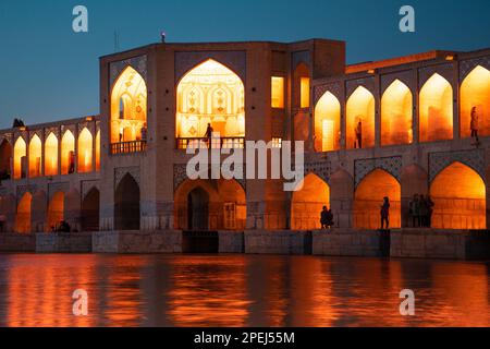 Isfahan, Iran - 15th june, 2022: Old Khajoo bridge at night, across the Zayandeh River in Isfahan, Iran. Stock Photo