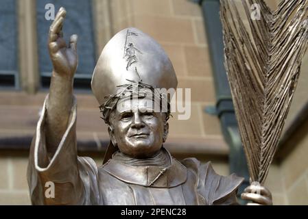 A solid bronze statue of Pope John Paul II is gifted to St Mary’s Cathedral by Catholics in Italy in time for World Youth Day 2008.  During his life, Pope John Paul II visited Australia twice.  Sydney will host the 23rd World Youth Day from July 15-21, 2008. It marks the first visit to Australia of the current head of the Catholic faith, Pope Benedict XVI.   St Mary's Cathedral is a key venue for World Youth Day events and its presbytery will accommodate Pope Benedict XVI during his stay in Sydney.  Sydney, Australia. 05.07.08. Stock Photo