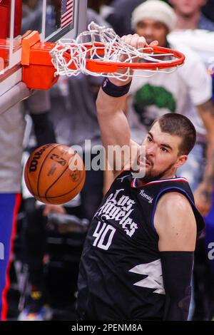 Los Angeles Clippers center Ivica Zubac (L) dunks against the Golden State Warriors during an NBA basketball game at Crypto.com Arena, in Los Angeles. (Photo by Ringo Chiu / SOPA Images/Sipa USA) Stock Photo