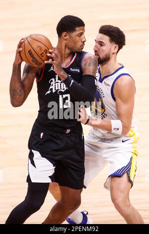 Los Angeles Clippers forward Paul George (L) is defended by Golden State Warriors guard Klay Thompson (R) during an NBA basketball game at Crypto.com Arena in Los Angeles. (Photo by Ringo Chiu / SOPA Images/Sipa USA) Stock Photo