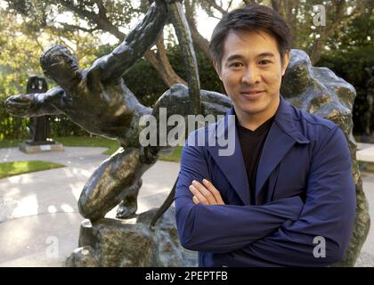 Jet Li and his ex-wife Huang Qiuyan were reunited, and in the group photo,  Huang Qiuyan's position was slightly shabby - laitimes