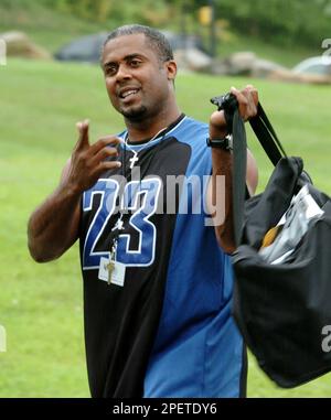 Philadelphia Eagles backup quarterback Jeff Blake (11) watches quarterback  Donovan McNabb catch a ball during practice Thursday, Feb. 3, 2005 in  Jacksonville, Fla . The Eagles take on the New England Patriots