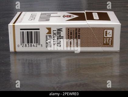 how many nfl players smoke cigarettes Did players used to smoke on the field? If so when did they stop? :  r/Oldschool_NFL