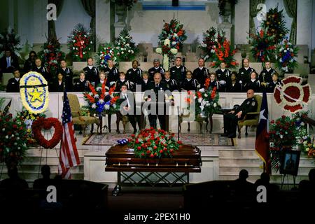 Grand Prairie Police Department Deputy Chief Don Trask eulogizes