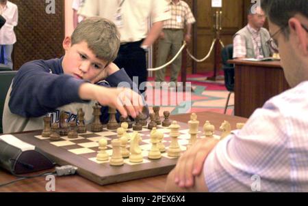 Karlsen plays for history, Nepomnijashni for the honor of Russian chess