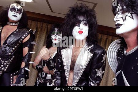Steiner Sports Kiss Band Signed Group Pose Fire 16 x 20-Inch Photograph :  Amazon.ca: Home