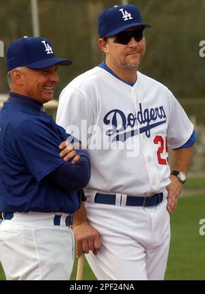 Los Angeles Dodgers batting instructor Eddie Murray looks on during batting  practice prior to the Dodgers' Major League Baseball game against the  Atlanta Braves, Wednesday, April 5, 2006, in Los Angeles. (AP