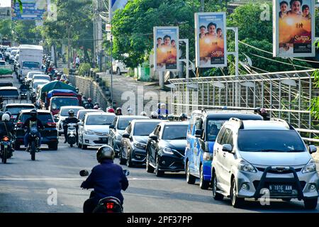 Malang, East Java, Indonesia. 16th Mar, 2023. People stuck in traffic jams during rush hour in Malang. The Indonesian National Police (Polri) noted that the number of motorized vehicles in Indonesia reached 152.51 million units as of December 31 2022. Of these, 126.99 million units or 83.27% of them in the form of a motorcycle. A total of 19.31 million motorized vehicles in Indonesia are passenger cars. (Credit Image: © Moch Farabi Wardana/Pacific Press via ZUMA Press Wire) EDITORIAL USAGE ONLY! Not for Commercial USAGE! Stock Photo