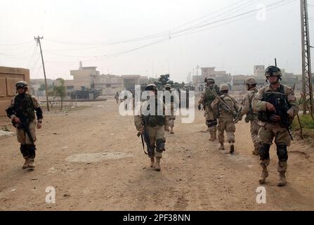 A soldiers of the 4th Infantry Division Ivy points an M-16 rifle from ...