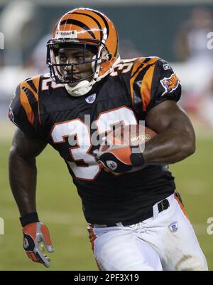 Cincinnati Bengals running back Rudi Johnson (L) fumbles the ball