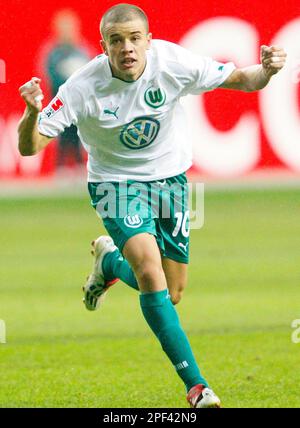 Wolfsburg's Argentinian Andres D'Alessandro celebrates after