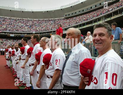 Former Philadelphia Phillies pitcher Tug McGraw participates in a workout  at the Phillies spring training Wednesday Feb. 19, 2003 in Clearwater, Fla.  (AP Photo/Miles Kennedy Photo Stock - Alamy